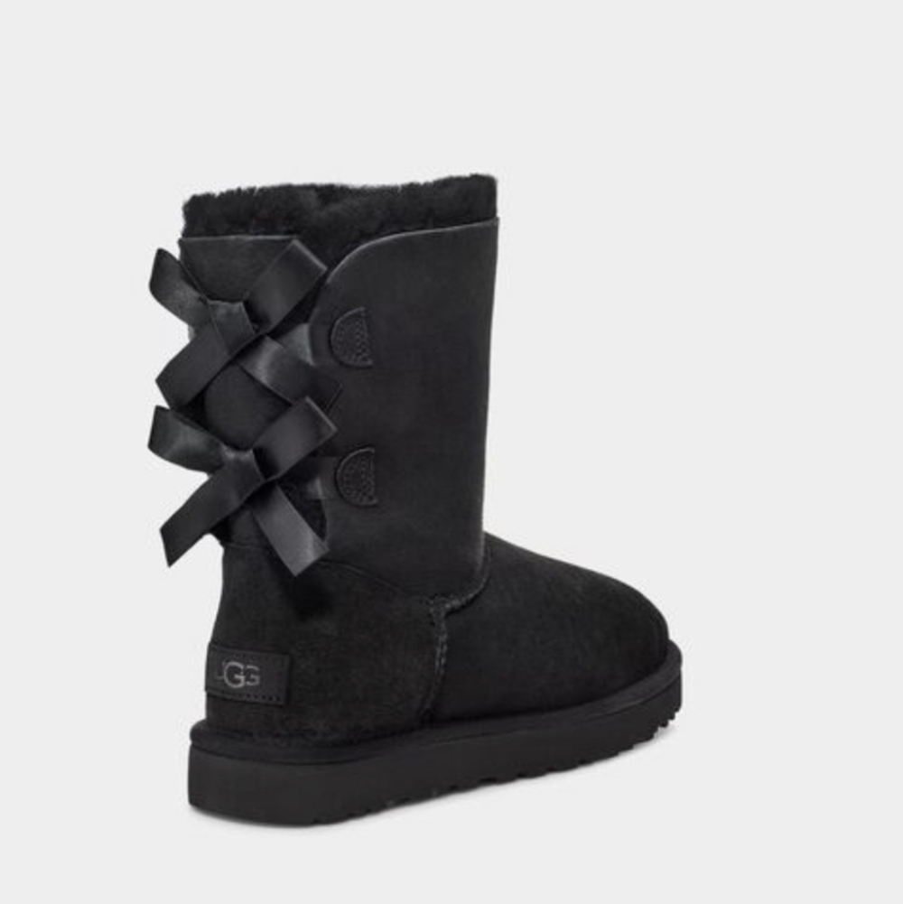Ugg Australia Women Short Black Bow Sheepskin Leather boots shoes sz 6